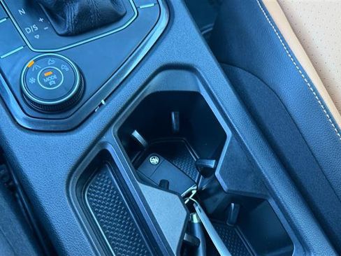 Used 2019 Volkswagen Tiguan SE AWD/4WD image 33