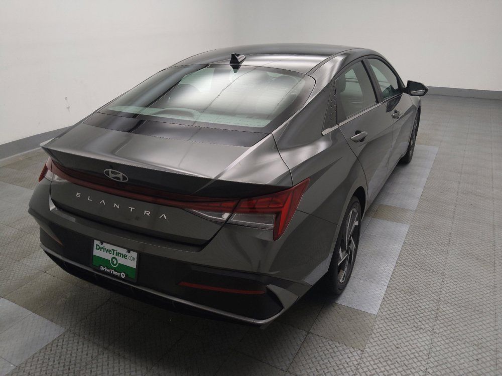 Used 2025 Hyundai Elantra SEL FWD image 9
