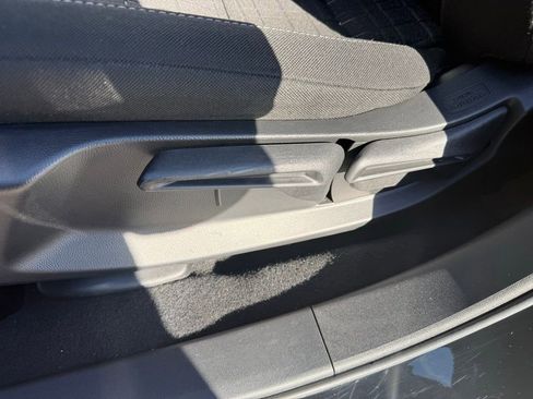 Used 2025 Honda HR-V LX image 14