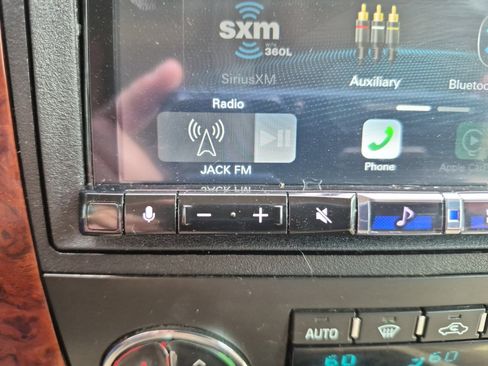 Used 2013 Chevrolet Suburban LT image 16