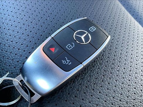 Used 2025 Mercedes-Benz GLE 350 4MATIC image 13