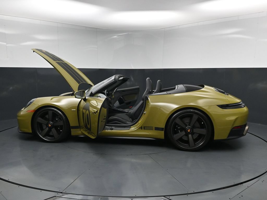 Certified 2026 Porsche 911 GTS RWD image 38