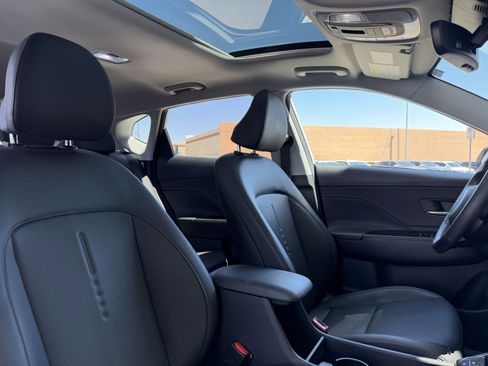 Used 2024 Hyundai Kona Limited FWD image 41