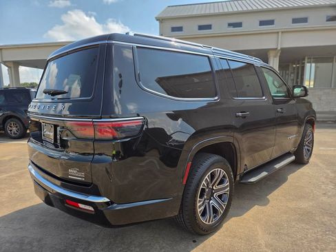 Used 2024 Jeep Wagoneer Series II w/ Flexible Seating Group RWD image 5