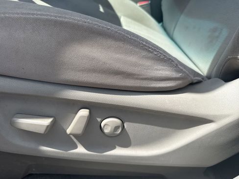 Used 2015 Kia Sedona LX image 16