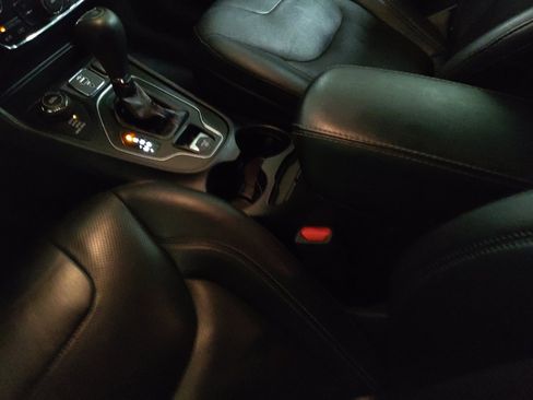 Used 2020 Jeep Cherokee Latitude Lux w/ Quick Order Package 26H Lux image 26