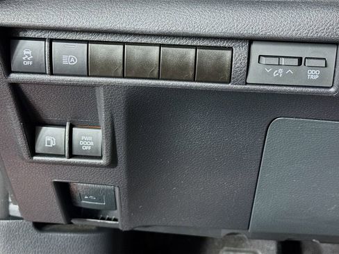 Used 2025 Toyota Sienna XSE FWD image 15