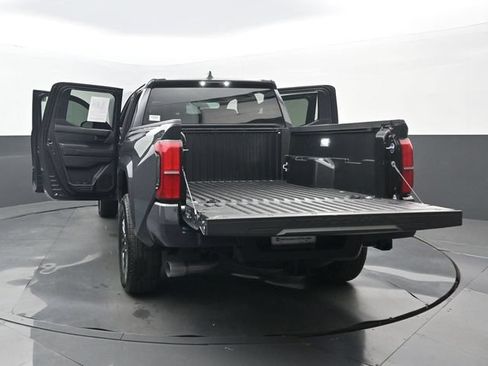 Used 2025 Toyota Tacoma SR5 AWD/4WD image 34