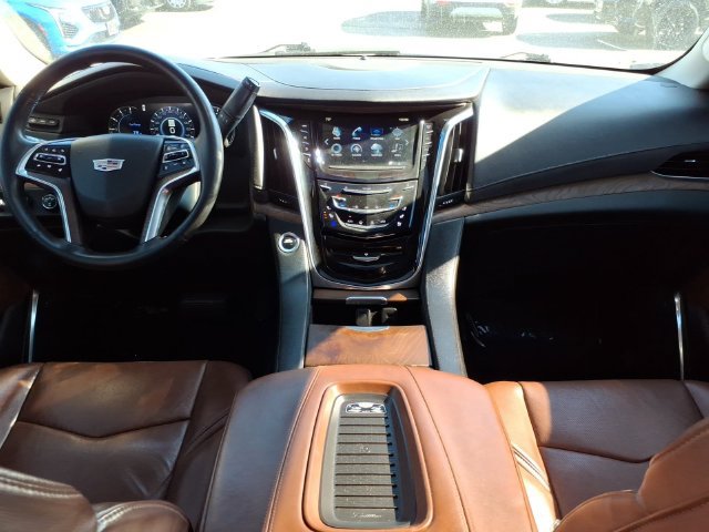 Used 2018 Cadillac Escalade Luxury AWD/4WD image 21
