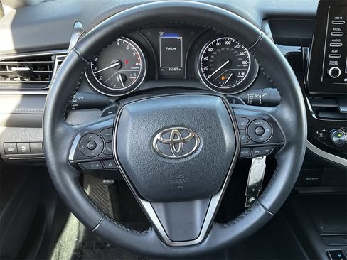 Used 2024 Toyota Camry SE image 11