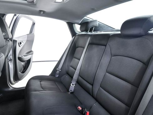 Used 2020 Chevrolet Malibu LT FWD image 19