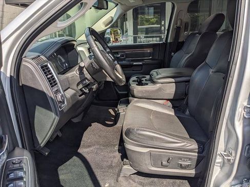 Used 2017 RAM 1500 Laramie AWD/4WD image 10
