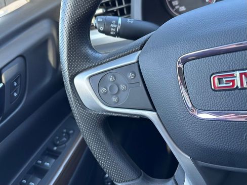 Used 2023 GMC Acadia SLE w/ Driver Convenience Package image 32