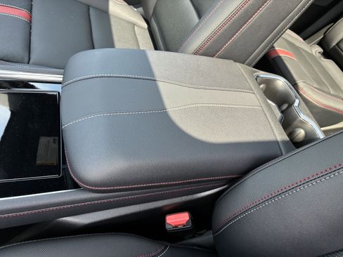New 2026 Chevrolet Traverse RS w/ LPO, Floor Liner Package FWD image 38