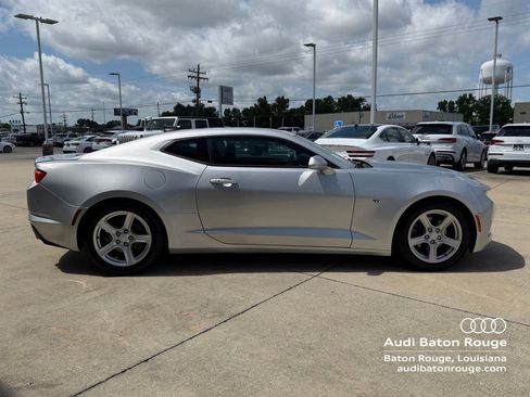 Used 2019 Chevrolet Camaro LT RWD image 4