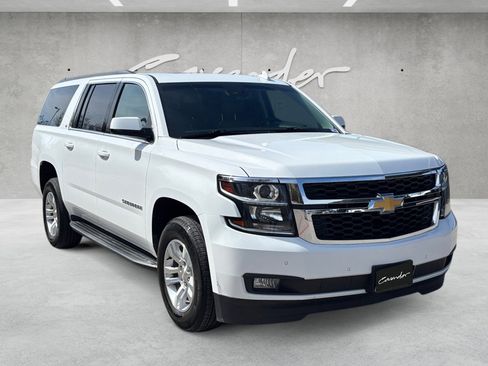 Used 2018 Chevrolet Suburban LT image 2