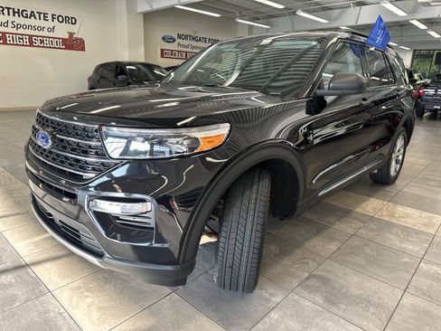 Certified 2022 Ford Explorer XLT w/ Equipment Group 202A image 18