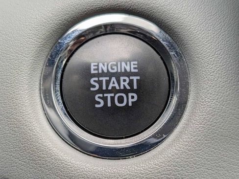 Used 2023 Toyota Highlander Limited FWD image 29