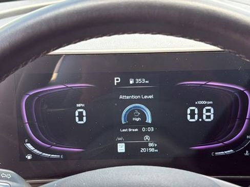 Used 2025 Kia Sportage EX image 23