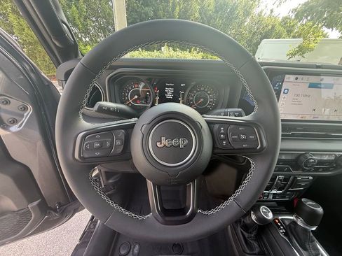 Certified 2025 Jeep Gladiator Rubicon w/ Safety Group image 22