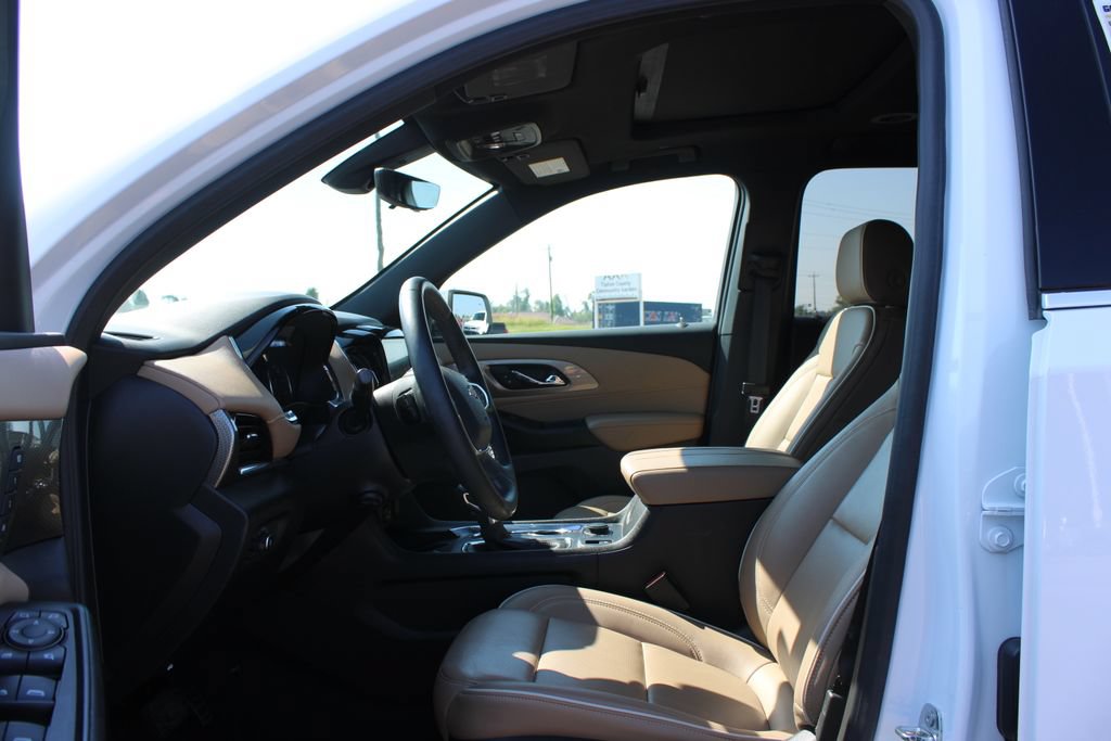Used 2023 Chevrolet Traverse Premier FWD image 23