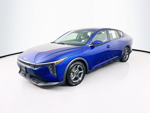 Used 2025 Kia K4 LXS image 3