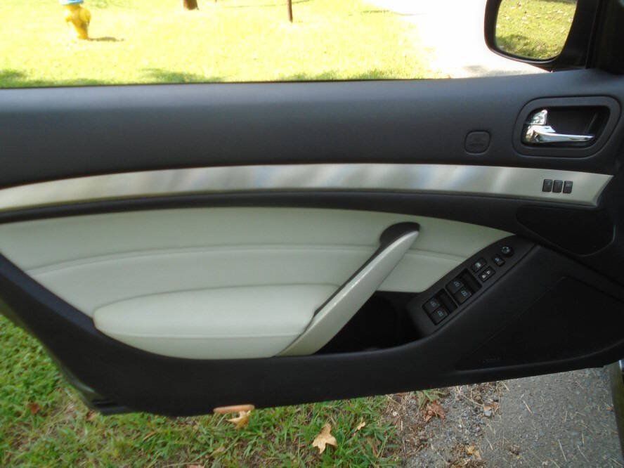 Used 2010 INFINITI G37 Convertible w/ Premium Pkg RWD image 17