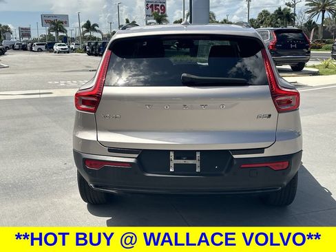 Used 2024 Volvo XC40 B5 Core AWD/4WD image 8