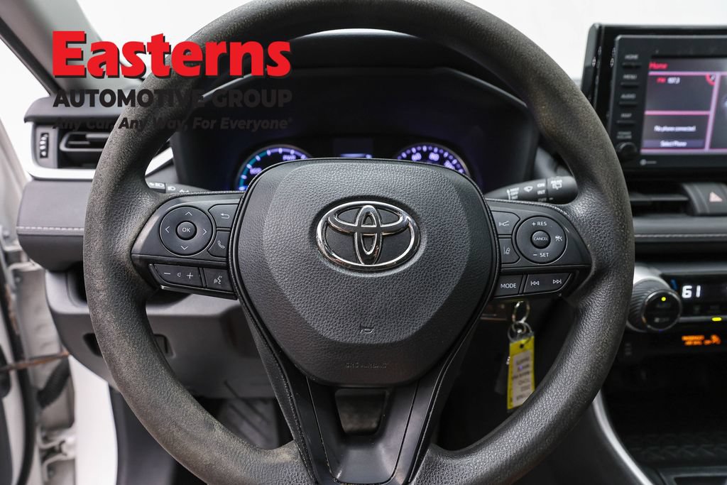 Used 2022 Toyota RAV4 LE AWD/4WD image 11