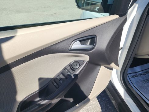 Used 2013 Ford Focus SE FWD image 27