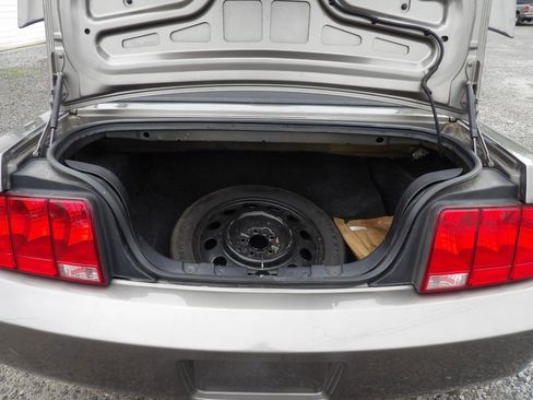 Used 2005 Ford Mustang Convertible RWD image 5