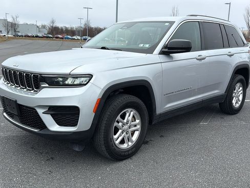 Used 2022 Jeep Grand Cherokee Laredo w/ Luxury Tech Group I image 14