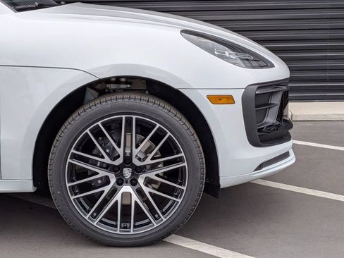 Certified 2026 Porsche Macan AWD/4WD image 11