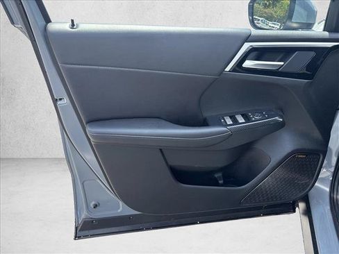 Used 2025 Mitsubishi Outlander SE FWD image 11