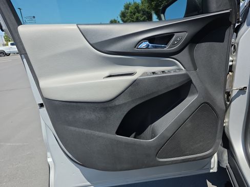 Used 2019 Chevrolet Equinox LS FWD image 9