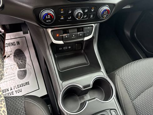 Used 2023 GMC Terrain SLE w/ Driver Convenience Package image 20