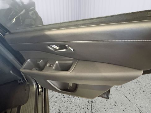 Used 2025 Nissan Pathfinder SL FWD image 17