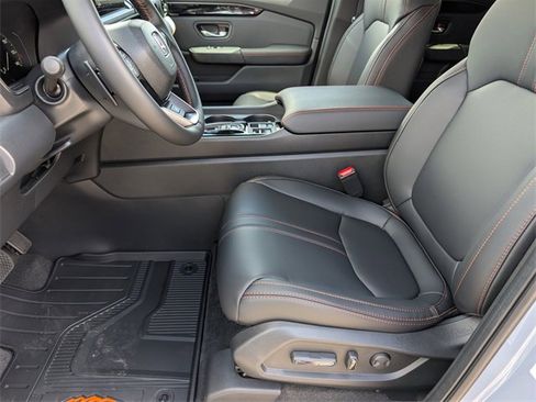 New 2025 Honda Pilot TrailSport image 15