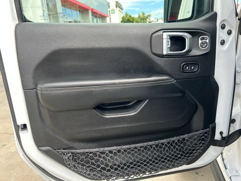 Used 2021 Jeep Gladiator Overland AWD/4WD image 11
