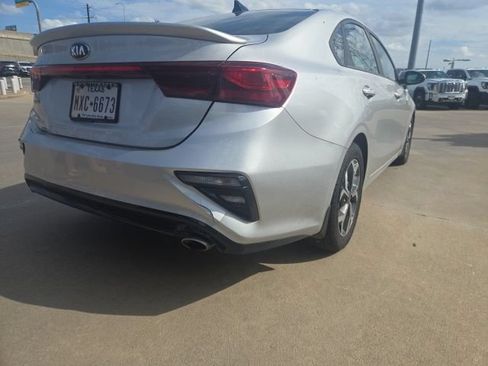 Used 2020 Kia Forte LXS FWD image 9