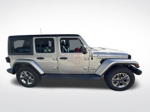 Used 2019 Jeep Wrangler Unlimited Sahara AWD/4WD image 8