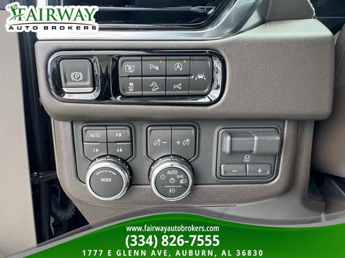 Used 2026 GMC Yukon Elevation w/ Elevation Premium Package AWD/4WD image 18