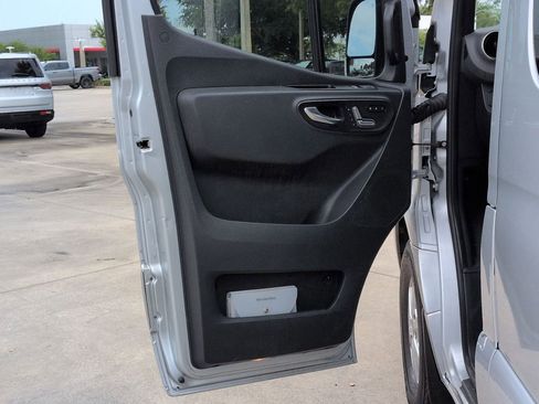 Used 2019 Mercedes-Benz Sprinter 2500 image 8