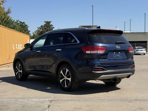 Used 2018 Kia Sorento EX image 4