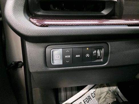 Used 2026 Chevrolet Traverse Z71 w/ LPO, Floor Liner Package AWD/4WD image 38