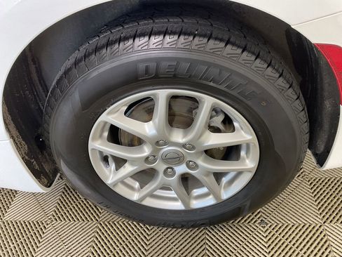 Used 2023 Chrysler Pacifica Touring-L FWD image 6