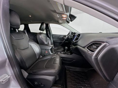 Used 2020 Jeep Cherokee Limited image 26