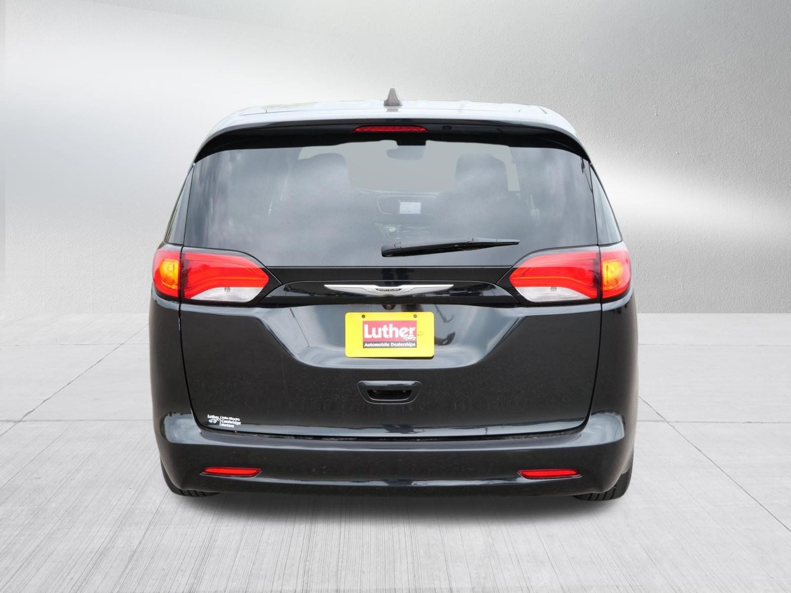 Used 2024 Chrysler Voyager LX FWD image 6
