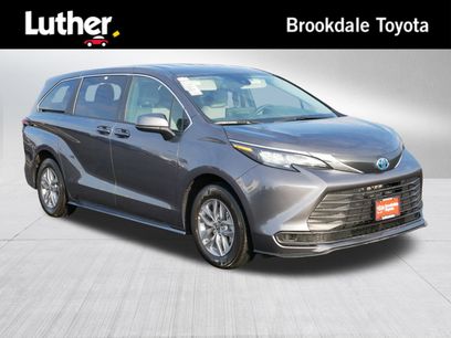 Used 2025 Toyota Sienna LE