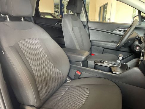 Used 2025 Kia Sportage LX image 30